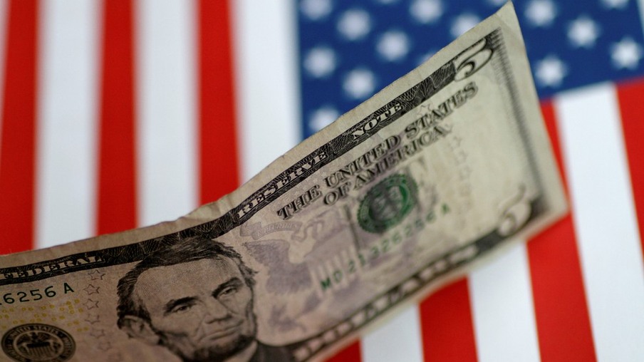 Bolsa recua e dólar sobe de olho em avanço da inflação dos EUA