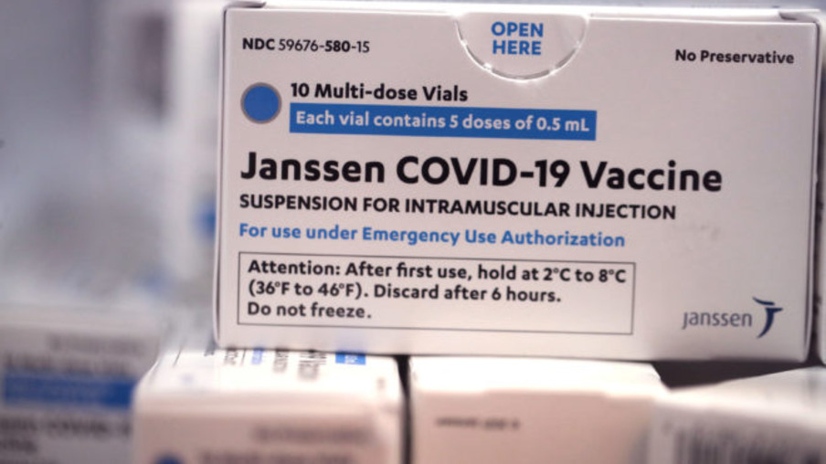 (FILES) In this file photo taken on March 9, 2021 Johnson & Johnson's Janssen Covid-19 Vaccine is stored for use with United Airlines employees at United's onsite clinic at O'Hare International Airport in Chicago, Illinois. - The European Medicines Agency said on March 9, 2021 that it is set to decide whether to authorise Johnson & Johnson's Janssen single-shot coronavirus vaccine for the EU on March 11. If approved by the Amsterdam-based regulator, the vaccine would be the fourth to get the green light for the 27-nation bloc, in a boost for its slow-starting vaccination programme. (Photo by SCOTT OLSON / GETTY IMAGES NORTH AMERICA / AFP)