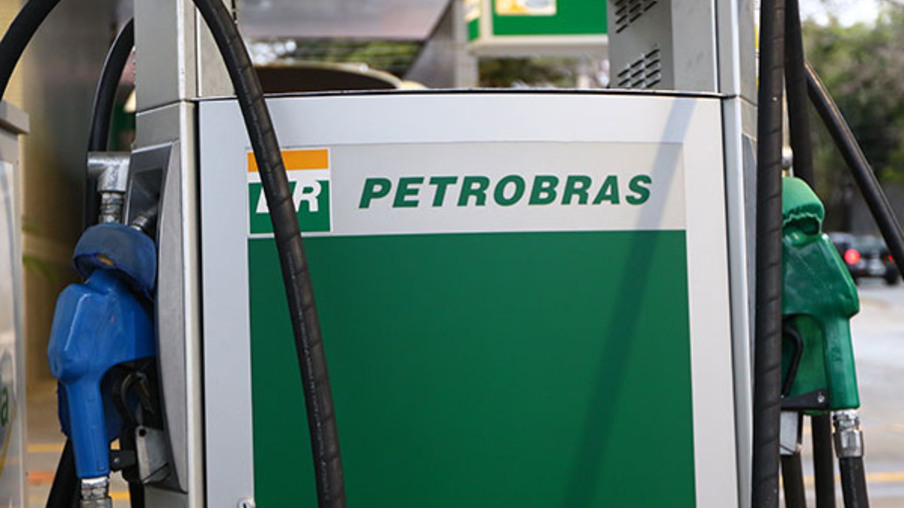 Petrobras reduz preço do diesel nas refinarias em R$ 0,08. Gasolina não muda