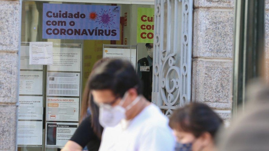 Boletim confirma mais 2.692 novos casos e 73 óbitos por covid-19 no Paraná