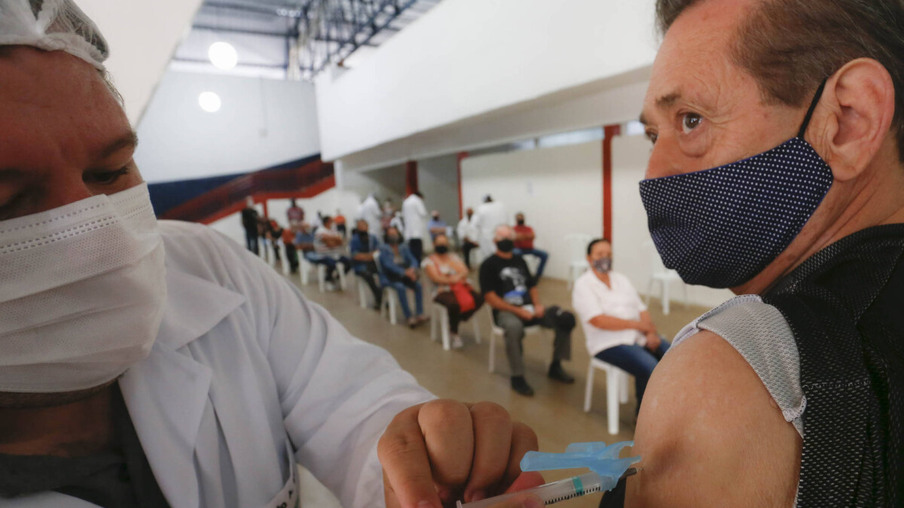 Paraná intensifica imunização de idosos e forças de segurança