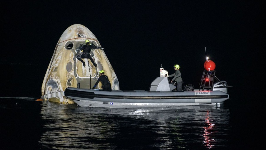 Support teams work around the SpaceX Crew Dragon Resilience spacecraft shortly after it landed with NASA astronauts Mike Hopkins, Shannon Walker, and Victor Glover, and Japan Aerospace Exploration Agency (JAXA) astronaut Soichi Noguchi aboard in the Gulf of Mexico off the coast of Panama City, Florida, U.S. May 2, 2021. NASA/Bill Ingalls/Handout via REUTERS  MANDATORY CREDIT. THIS IMAGE HAS BEEN SUPPLIED BY A THIRD PARTY.