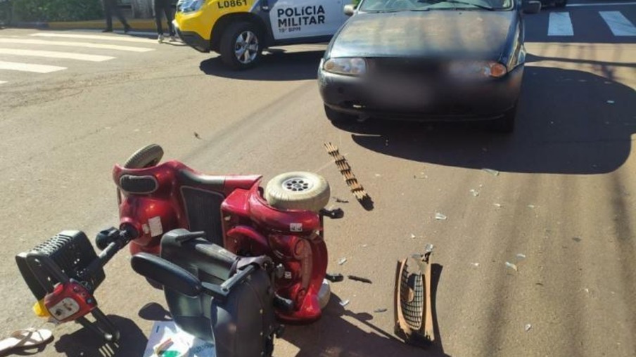 Idosa que pilotava quadriciclo tem suspeita de fratura em acidente no Centro de Toledo