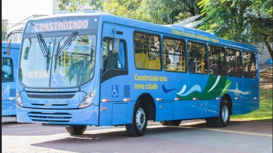 Jurídico da prefeitura avalia medidas contra retirada de ônibus com ar-condicionado de Foz