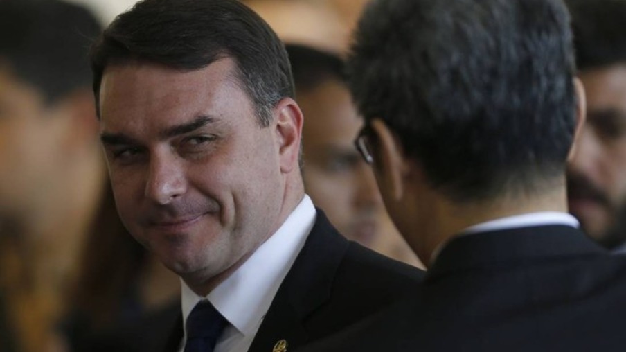 Flávio Bolsonaro anuncia filiação ao Patriota e partido estende convite a Bolsonaro