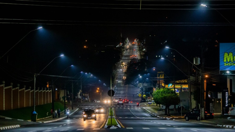 Prefeitura multa empresa e determina reinstalação de lâmpadas de LED em Foz do Iguaçu