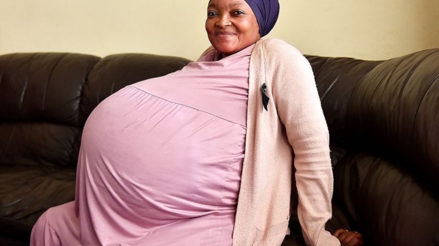 Mulher que esperava óctuplos anuncia ter dado à luz a 10 bebês na África do Sul, novo recorde