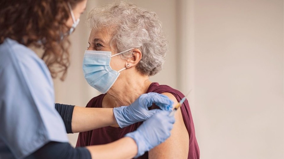 Anvisa alerta que teste de covid-19 após vacina é insuficiente para comprovar proteção