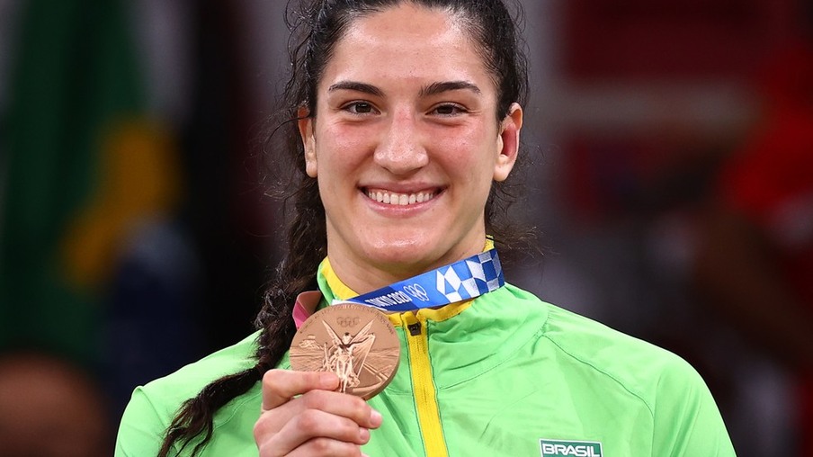 Mayra Aguiar faz história e é bronze na Olimpíada de Tóquio