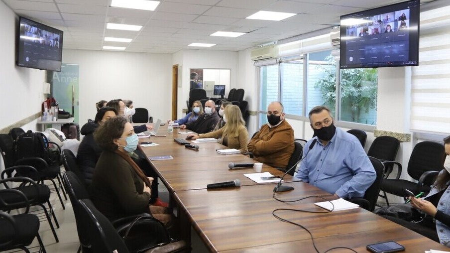 O secretario do Estado da Saude, Beto Preto reunido com as regionais de Saude junto com o Ministério da Saude sobre a analise e resultados da investigação da variante Delta.

Foto: Geraldo Bubniak/AEN