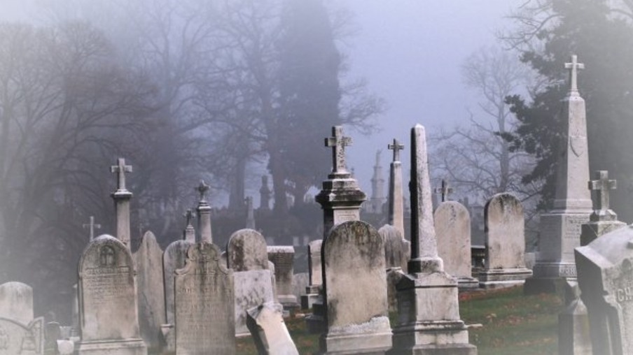O que significa sonhar com cemitério?