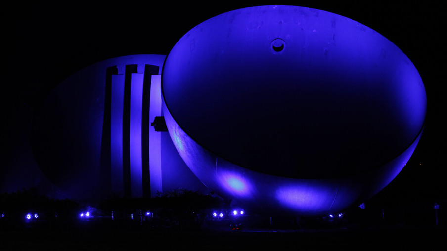 Contra o tráfico de pessoas, Itaipu ilumina edificações de azul