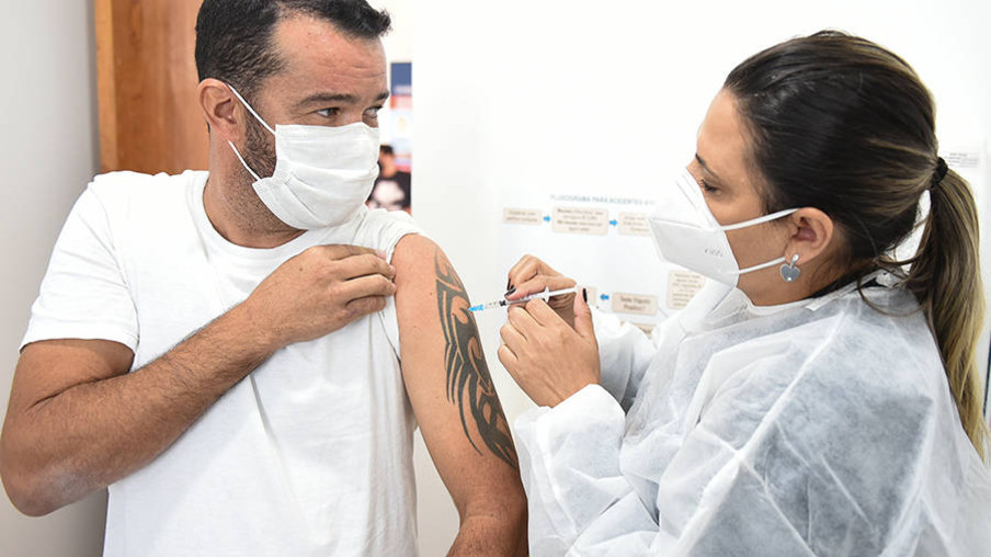 Universidade Estaduais avançam na imunização de trabalhadores  -  Curitiba, 02/07/2021  -  Foto: Divulgação SETI