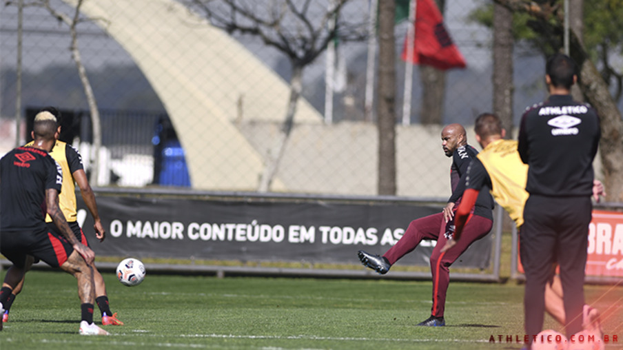 Athletico e Santos decidem vagas na Sula