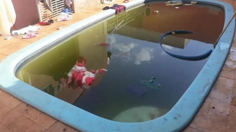 Menino de 2 anos morre afogado após cair em piscina no Paraná