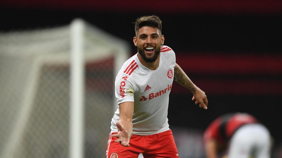 Com 3 de Yuri Alberto, Internacional goleia Flamengo por 4 a 0