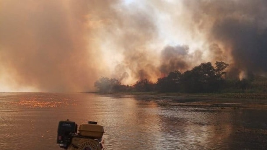 Incêndio atinge Parque Nacional de Ilha Grande, em Guaíra