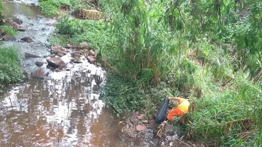 Meio Ambiente realiza limpeza de rios em Cascavel