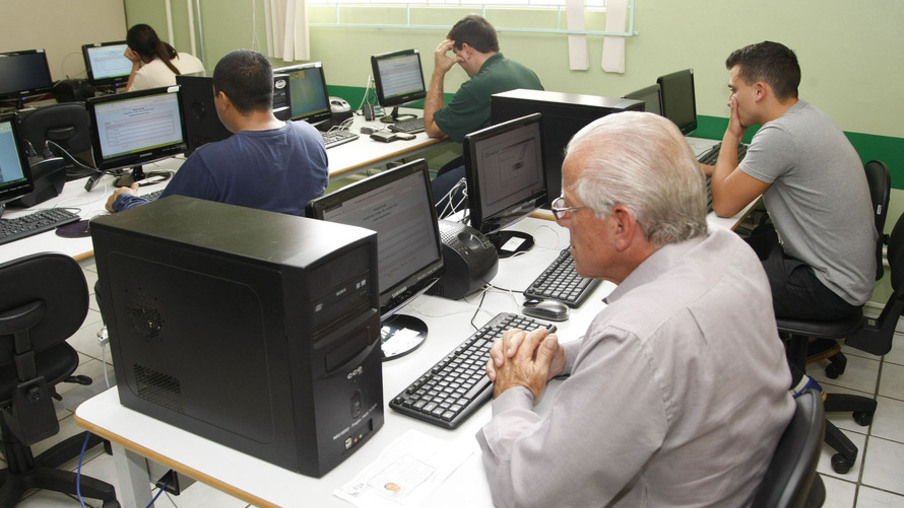 Prova online - Exames da Educação de Jovens e Adultos (EJA) Online, da Secretaria da Educação.  -  Foto: Hedeson Alves/Arquivo SEED