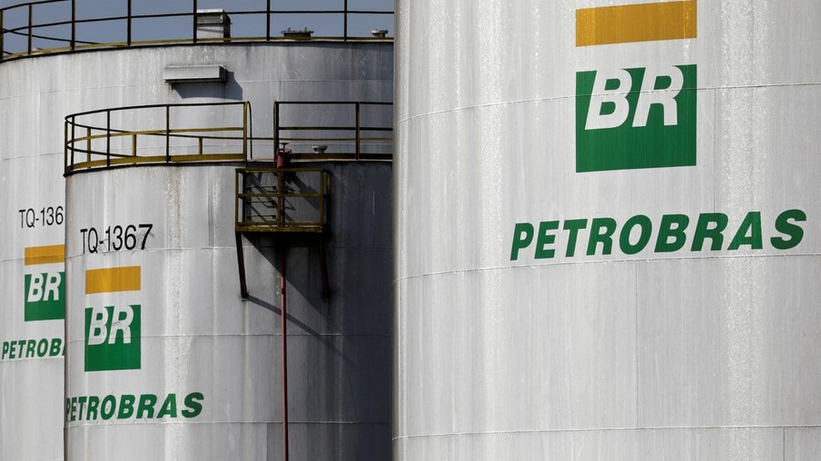 Petrobras sobe preço da gasolina nas refinarias a partir desta quinta-feira