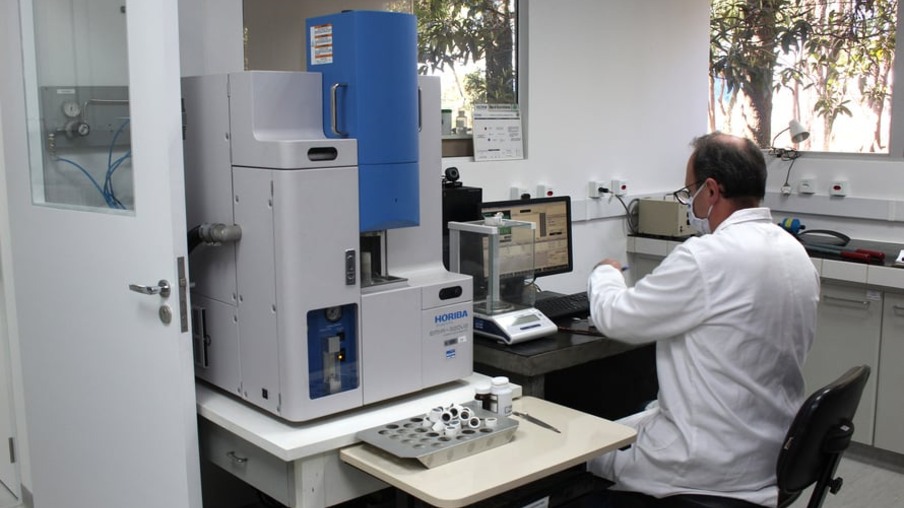 Tecpar é o único laboratório no Paraná que faz análise de ligas de titânio para uso em próteses