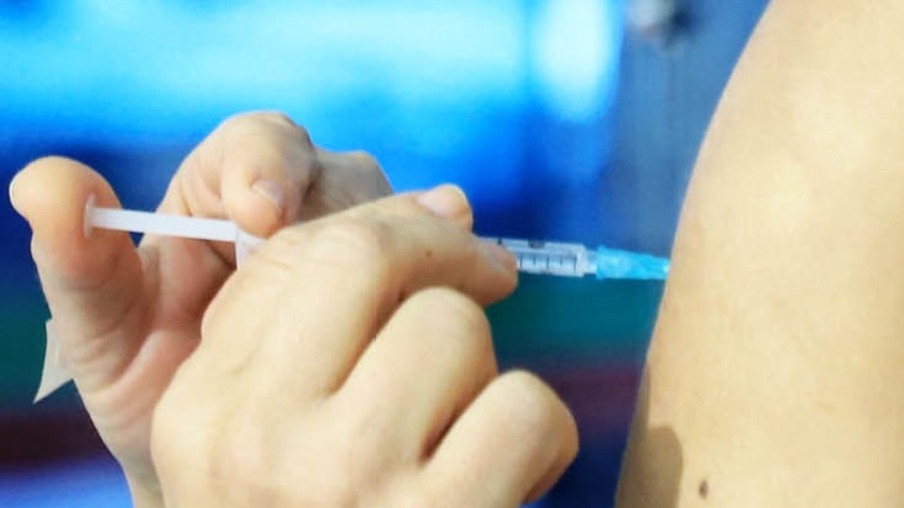 Imunização alcança 98,6% da população adulta no Paraná