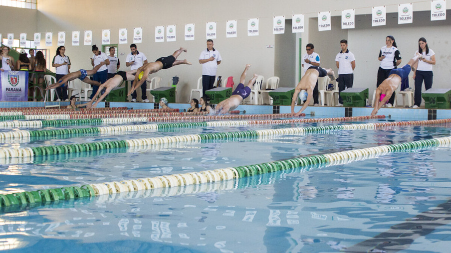 Atividades nas piscinas abrem vagas para novos alunos