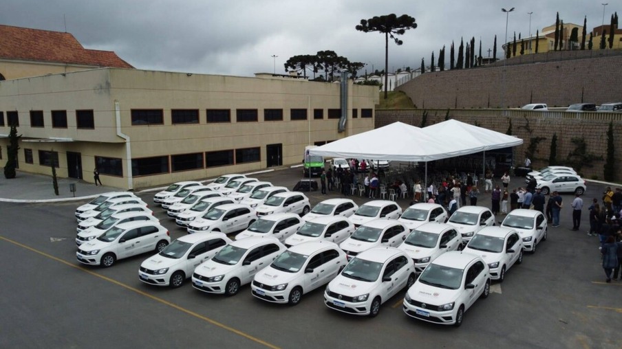 Governador entrega 36 novos veículos para reforçar ações da Saúde da Família em municípios da Grande Curitiba