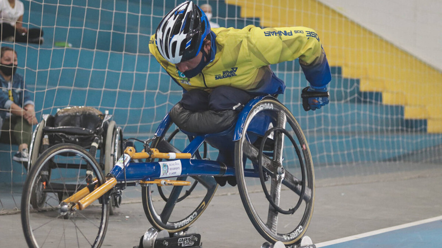 Plano Paraná Mais Cidades entrega 160 cadeiras de rodas para prática do paradesporto