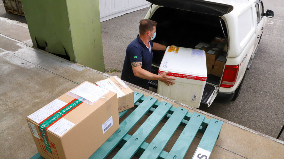 Governo do Estado/SESA faz distribuição de  medicamentos as regionais do Estado. Foto: Ari Dias/ AEN.