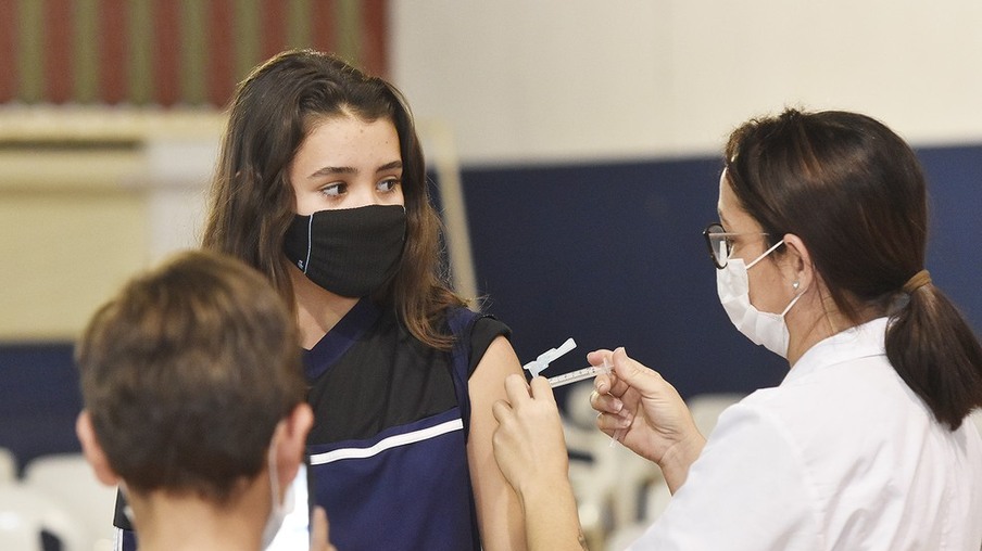 Prefeitura de Foz abre 6 mil vagas para vacinação de adolescentes de 12 a 17 anos com ou sem comorbidades