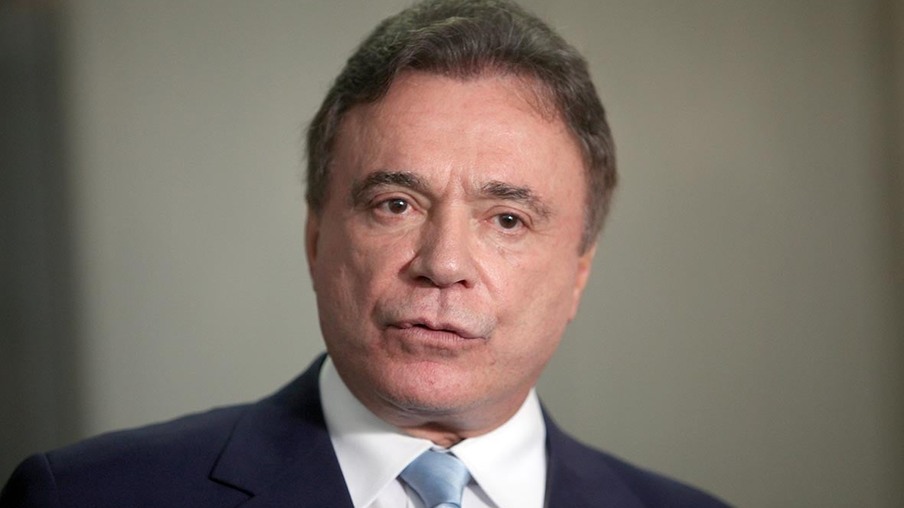 Senador Alvaro Dias defenda proposta alternativa que prevê fontes de renda que viabilizam o Auxílio Brasil sem furar o teto de gastos