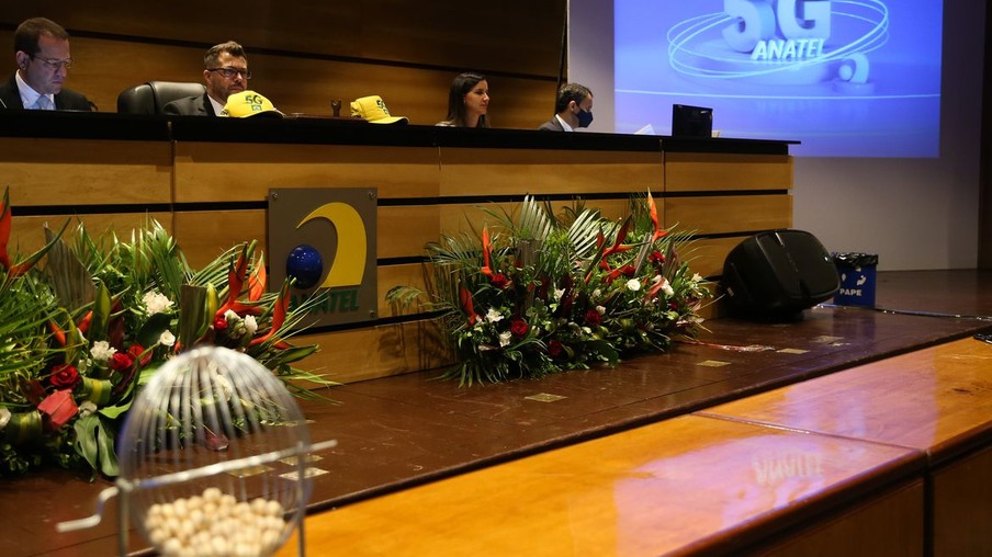 Comissão Especial de Licitação da Agência faz à abertura, análise e julgamento das propostas de preço das 15 empresas cadastradas do  leilão do espectro (banda) 5G, na sede da Agência Nacional de Telecomunicações (Anatel), em Brasília