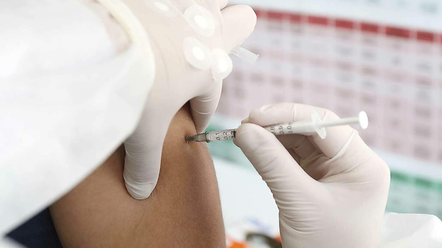 PMI vacina profissionais da saúde com dose de reforço nesta sexta-feira