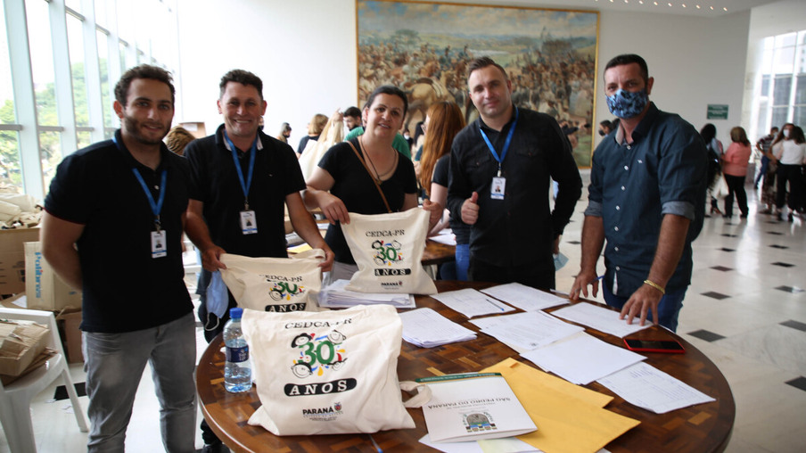 Nos 30 anos do Cedca, conselheiros tutelares do Paraná recebem kits de trabalho para melhorar condições de serviço