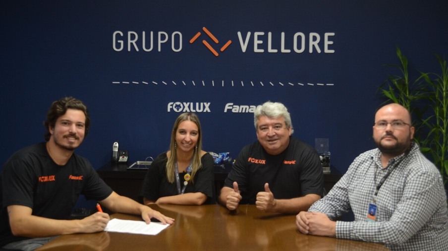 Fábio Fogaça renova contrato com a Foxlux