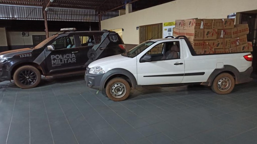 BPFron apreende veículo carregado com cigarros contrabandeados em Guaíra