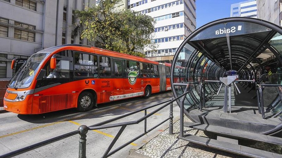 Curitiba anuncia reforço no transporte público após reclamações de usuários por ônibus com horários de sábado entre 29 e 31 de dezembro