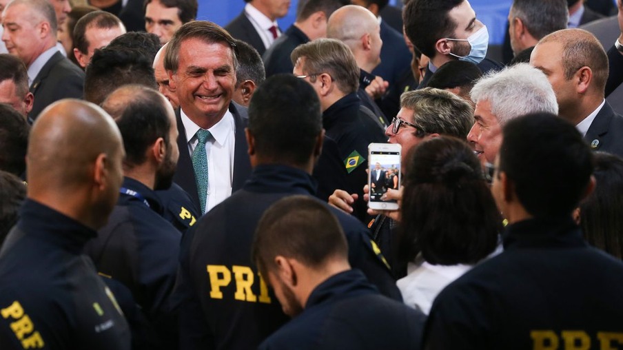 O presidente da República  Jair Bolsonaro participa da cerimônia de lançamento Operação Rodovida 2021/2022 nas rodovias federais do país, no Palácio do Planalto