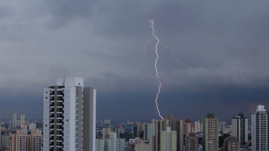 FILE PHOTO: General view as lightning strikes over Sao Paulo and part of the city of Sao Bernardo, Brazil January 26, 2019. REUTERS/Amanda Perobelli/File Photo