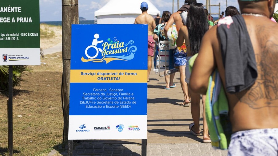 No Litoral, veranistas aprovam passarelas de acessibilidade nas praias