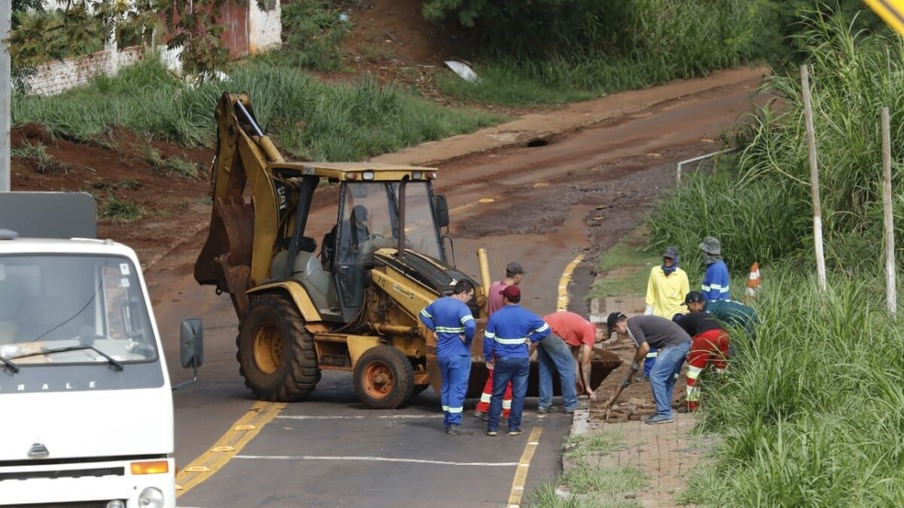 Prefeitura de Cascavel inicia troca de tubulação e recomposição do asfalto na Rua Indira Ghandi
