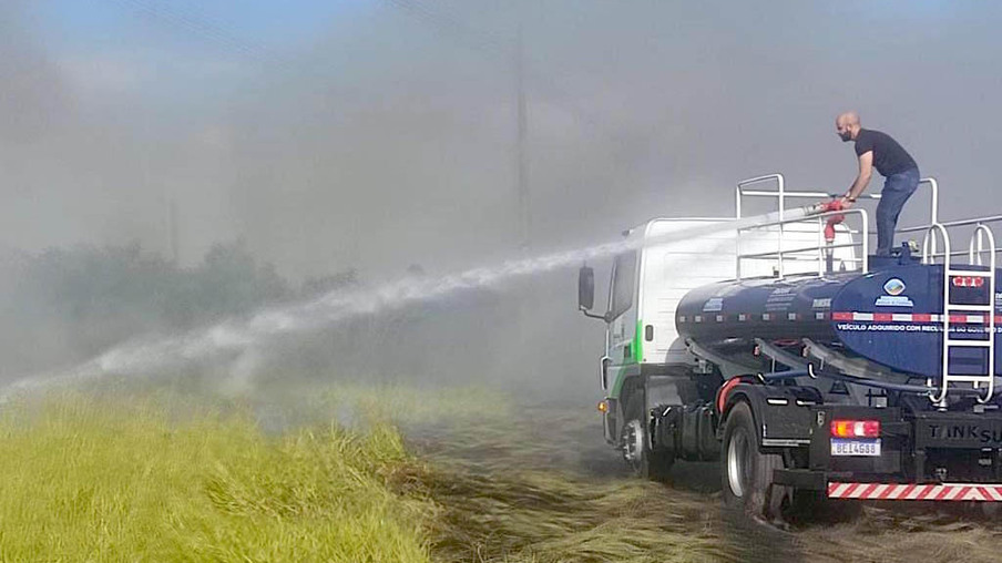 Caminhões pipa evitam acidentes de maior proporção e levam água a comunidades distantes - Curitiba, 04/01/2021