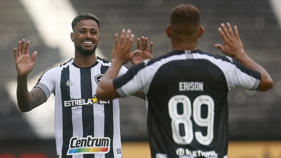 Botafogo sela primeira vitória no Carioca ao bater Bangu por 2 a 0