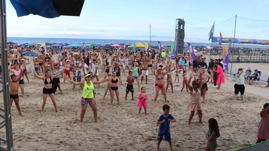 Esporte disponibiliza aulas de dança e muita diversão para todas as idades nas praias do Litoral - Curitiba, 26/01/2022