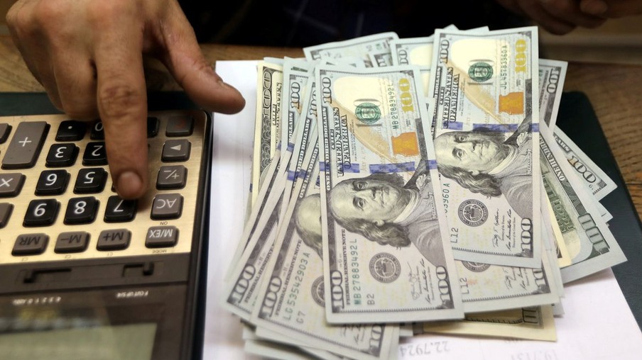 Dólar cai para R$ 5,10, mesmo com tensões na Ucrânia