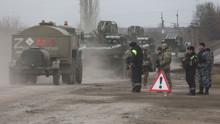 Mísseis atingem Kiev à espera de ataque russo; presidente pede ajuda