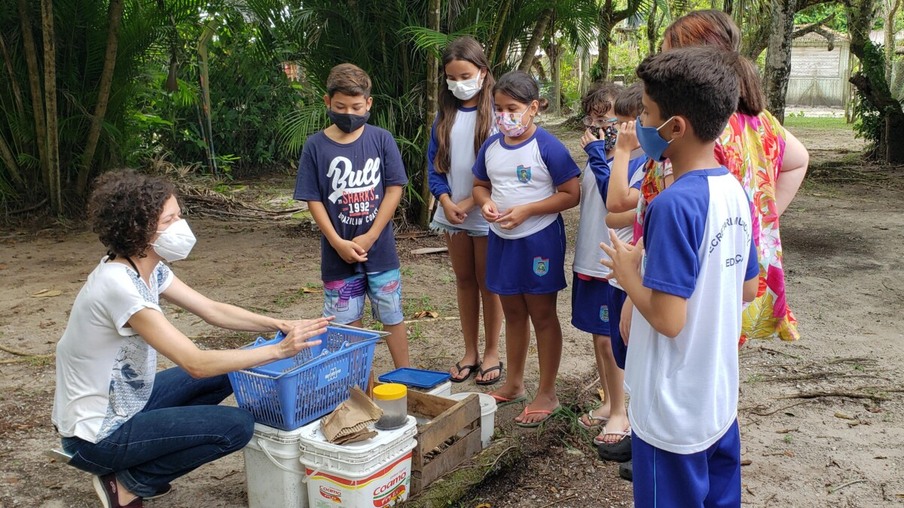 Aula prática de compostagem na Ilha do Mel - Paranaguá, 24/02/2022