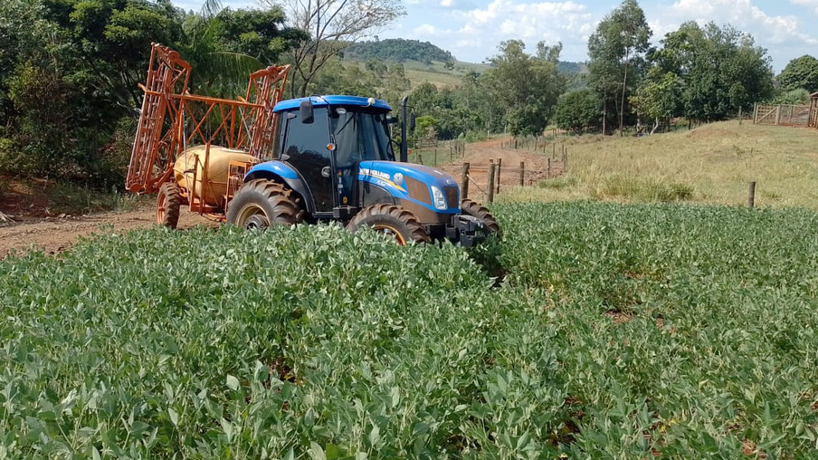 Programa Trator Solidário muda a vida de agricultores de Barbosa Ferraz