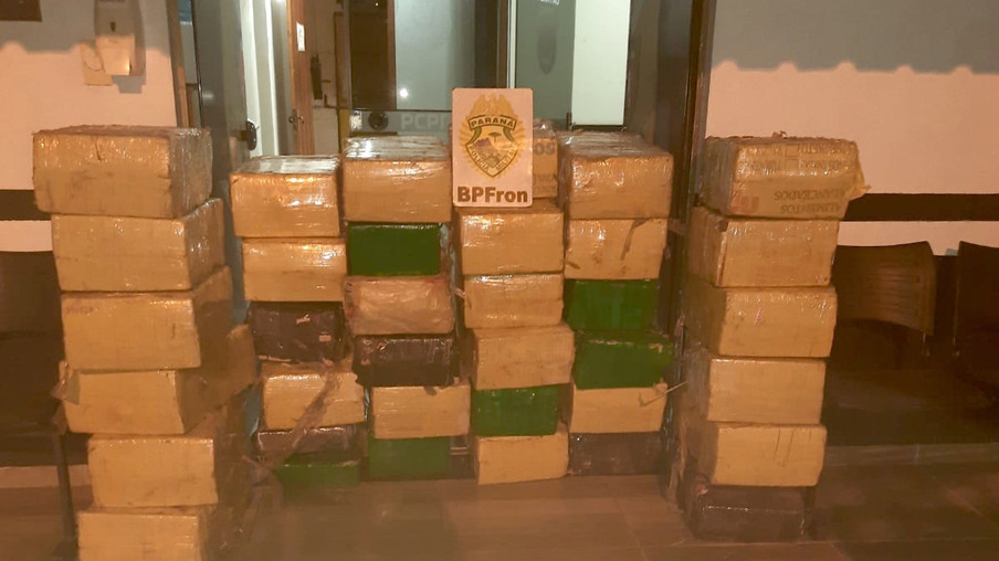 Batalhão de Fronteira intercepta cargas de maconha e cigarro contrabandeado e causa quase R$ 5 milhões de prejuízo ao crime organizado - Curitiba, 01/02/2022